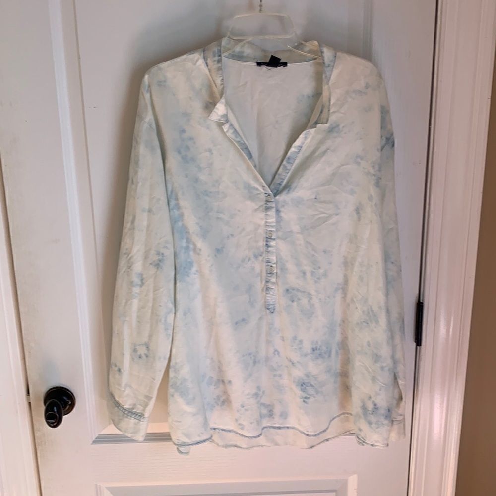 Bandolino acid wash button down jean top